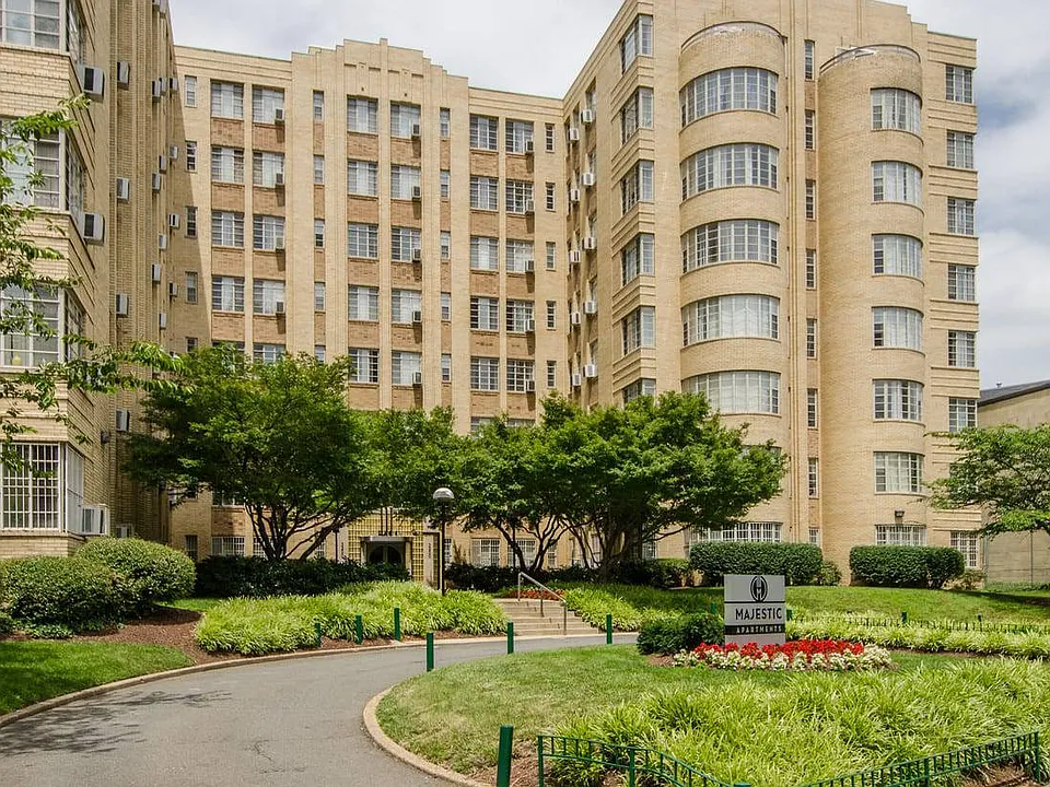 Majestic Apartments