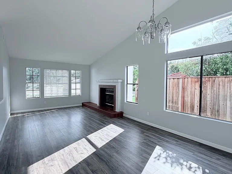 657 Redlands Pl — Photo 8