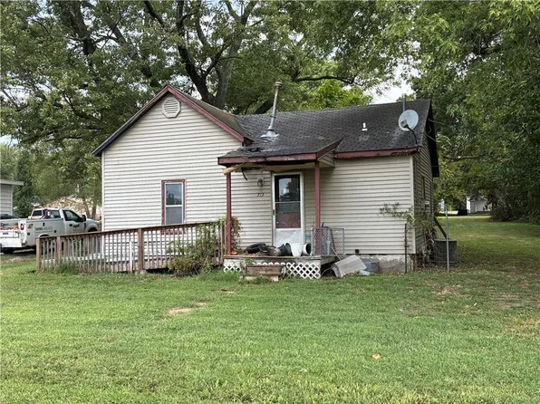 713 E Jefferson St, Clinton, MO 64735
