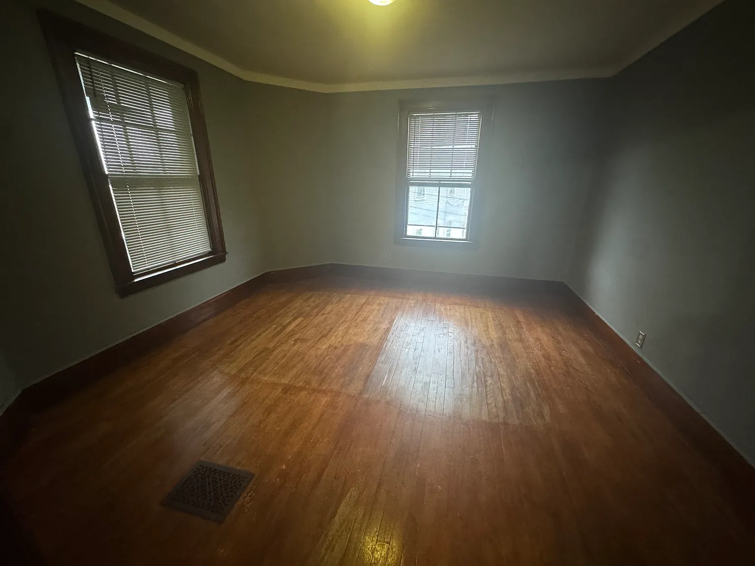 3 bed, $2,100 — Photo 2