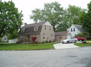 61 Arland Dr, Pawtucket, RI 02861