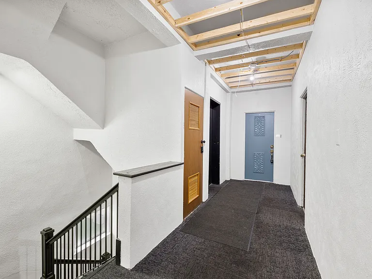 310 N Michigan St #402 — Photo 8