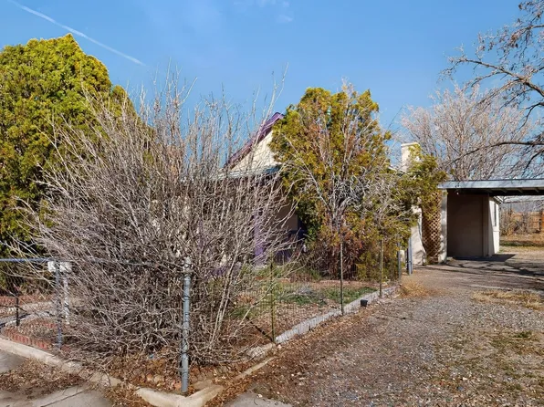 1204 Edith Blvd SE, Albuquerque, NM 87102