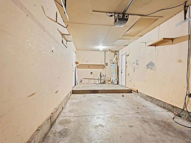 1029 Hoyt Ave — Photo 27