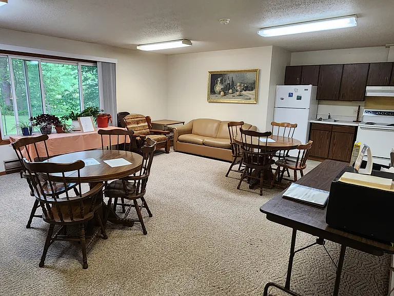 Winneshiek Apartments — Photo 6