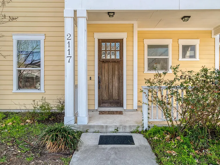 2117 McBee St — Photo 2