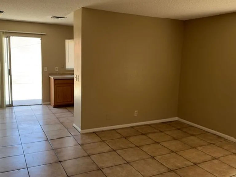 4800 Woodlake Ave — Photo 5