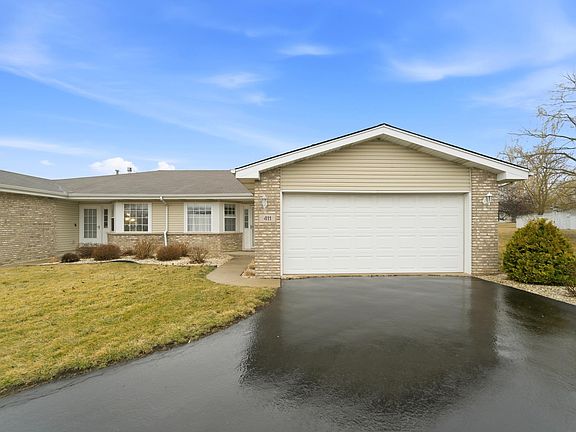 2nd image of 411 Pine Ridge Cir