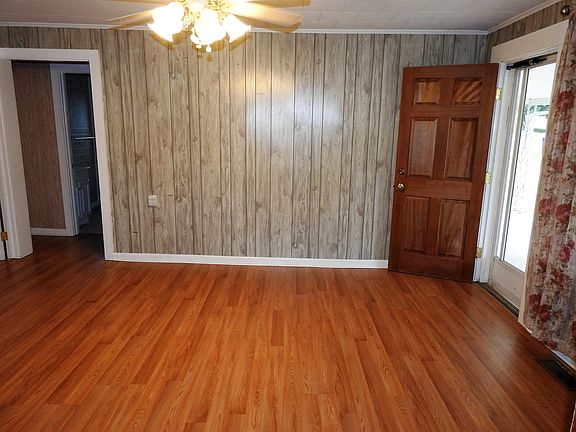 Living Room w/ Laminate