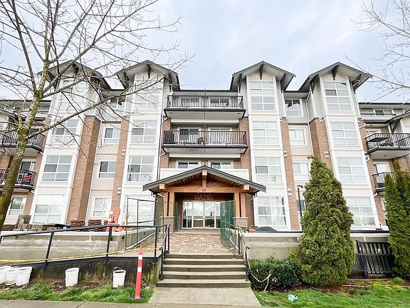 2nd image of 827 Roderick Ave #405