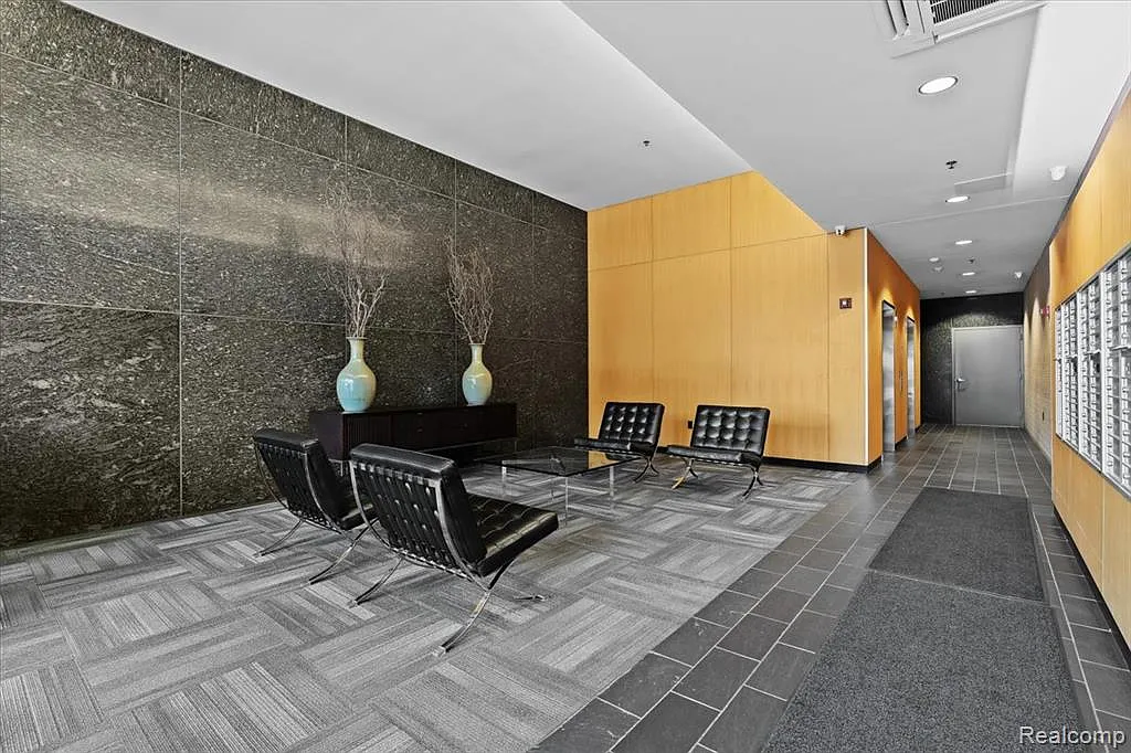 1 bed, 1.5 bath, 1004 sqft, $3,400 — Photo 4