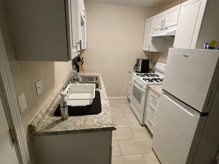 62009 El Reposo Cir #B — Photo 5