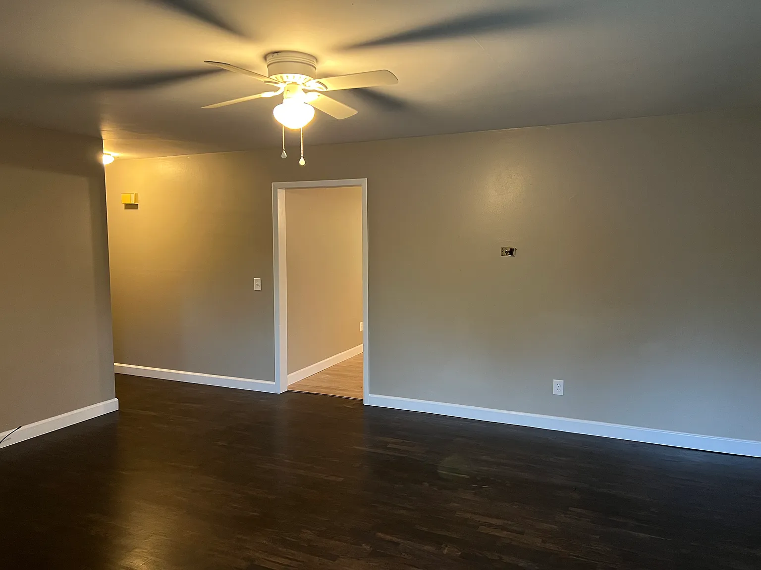 3 bed, 1255 sqft, $1,349 — Photo 4