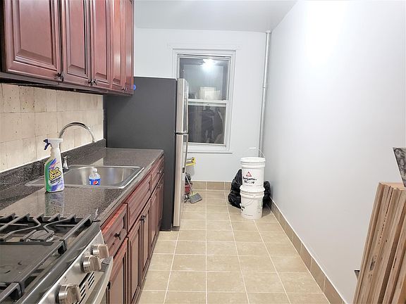 5th image of 911 McLean Ave APT A3
