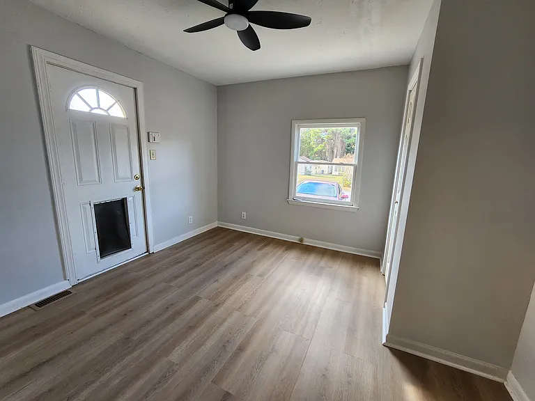 230 Vineland Dr — Photo 12