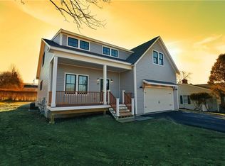 127 Center Ave, Middletown, RI 02842