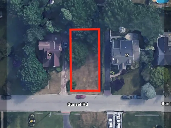 Sunset Road, Bay Shore, NY 11706