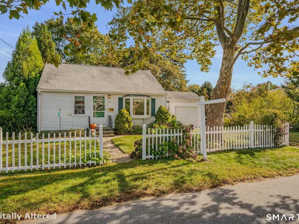 8 Maplewood Drive, Clinton, CT 06413
