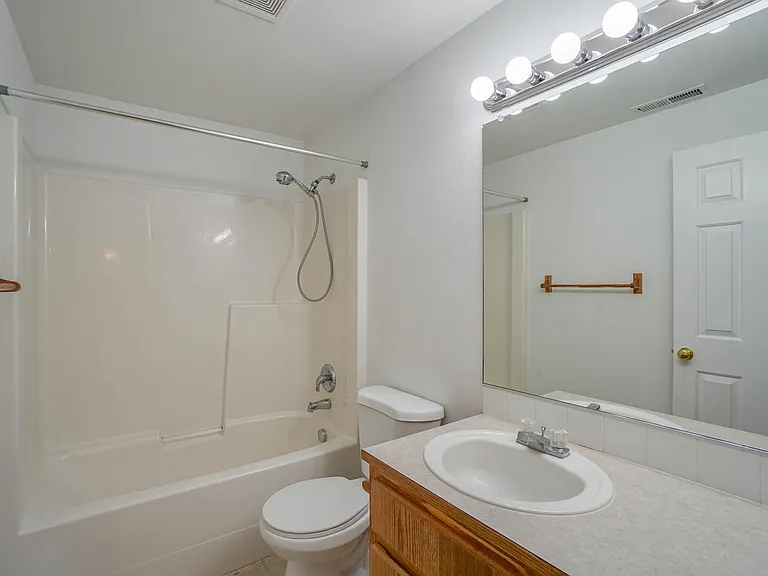 1122 NW 148th Cir — Photo 15