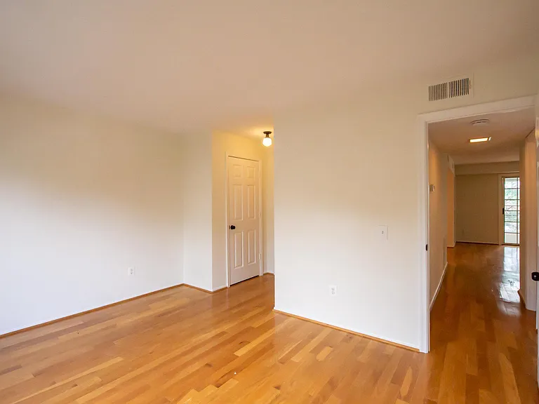 120 Fort Evans Rd SE #C — Photo 14