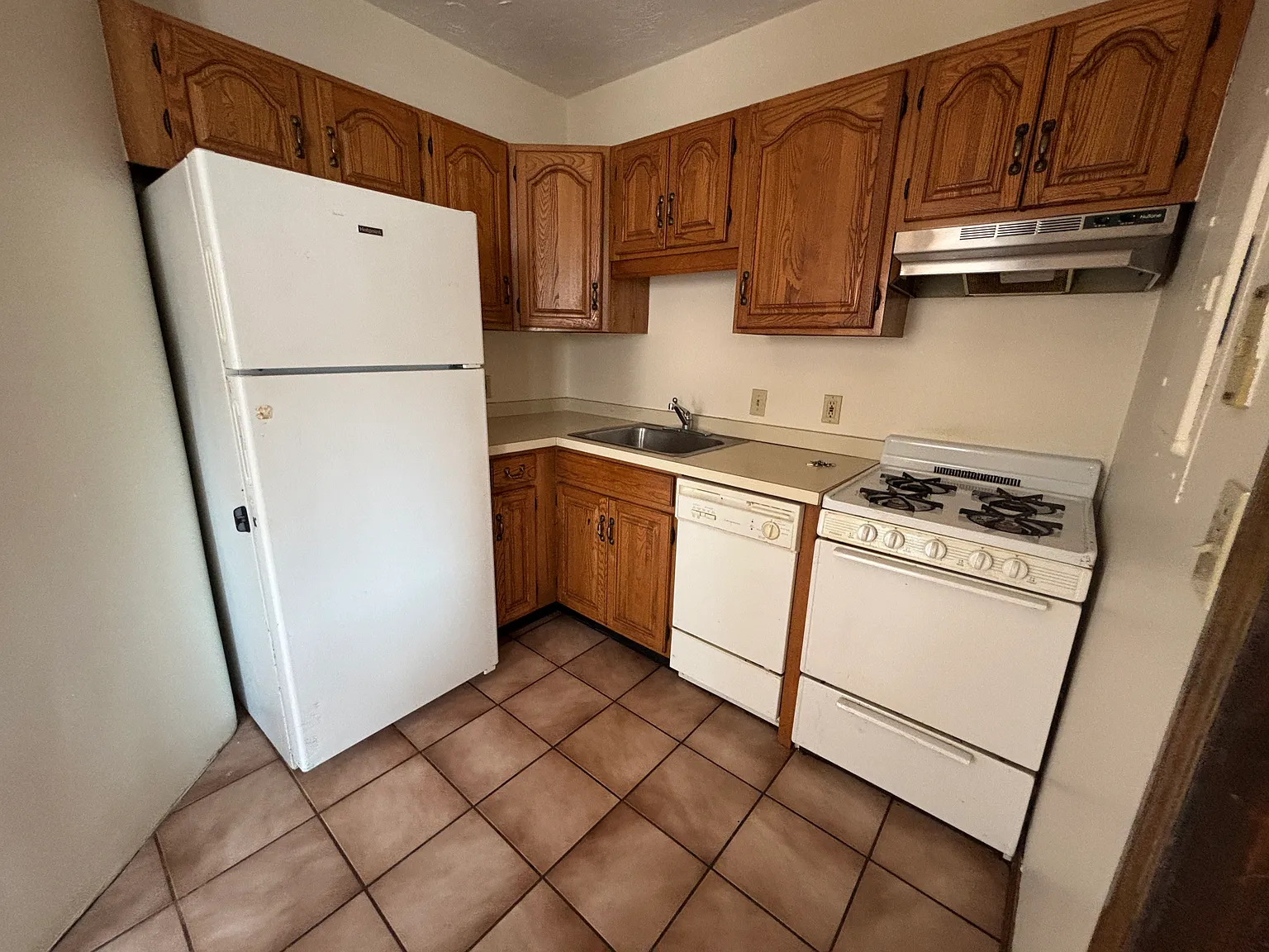2 bed, 9999 sqft, $2,595 — Photo 2