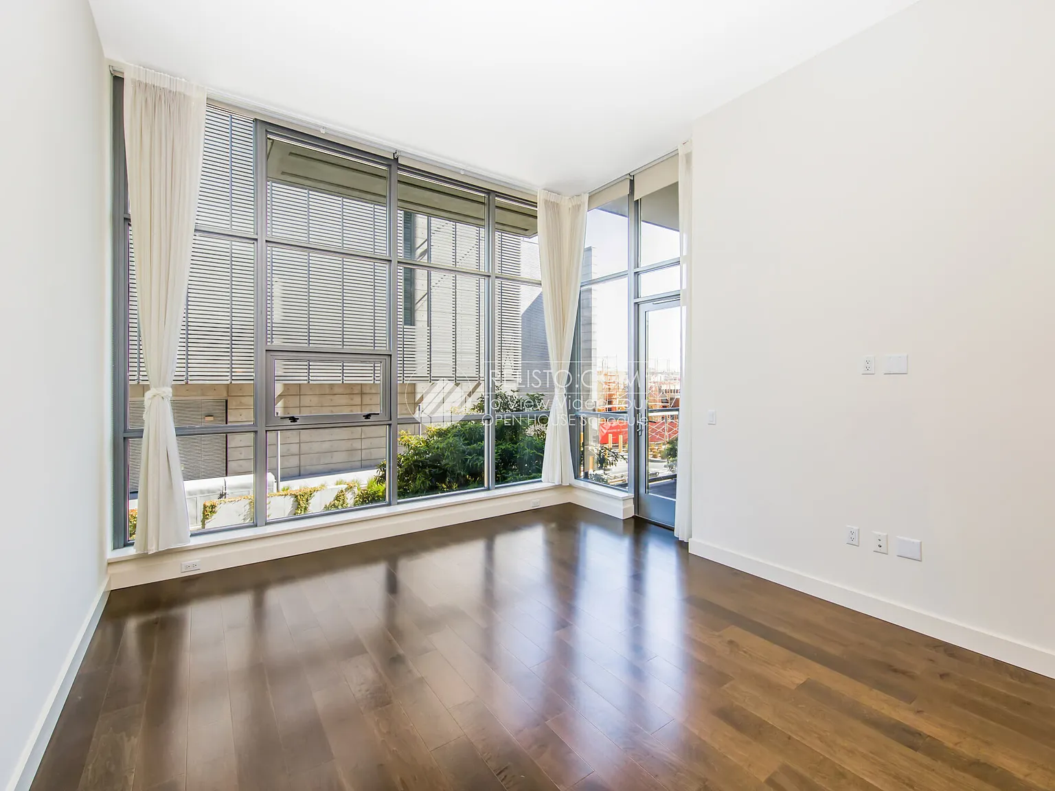 1 bed, 1.0 bath, 886 sqft, $5,350 — Photo 3