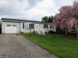 30 Longview Dr, Hanover, PA 17331