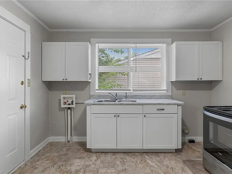 114 Charles Ave — Photo 12