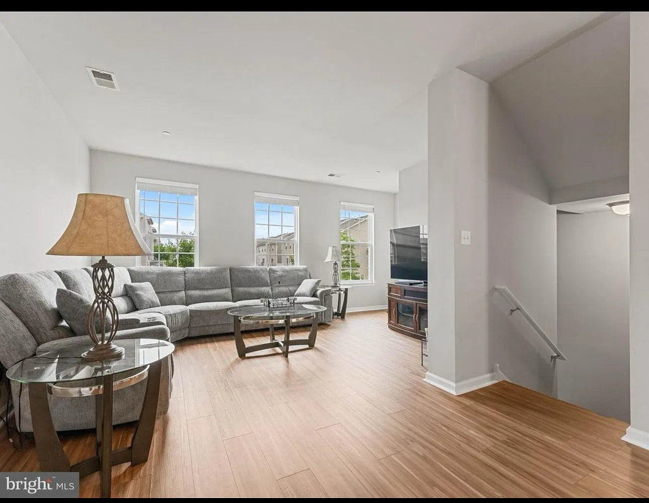 3 bed, 1900 sqft, $3,100 — Photo 3