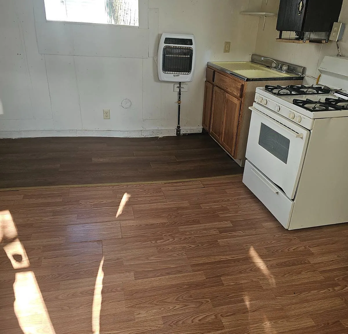 Studio, 1.0 bath, $625 — Photo 3