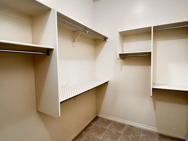 268 E Powell Way — Photo 35