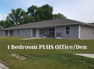 900 W Marion St #477, Manchester, IA 52057