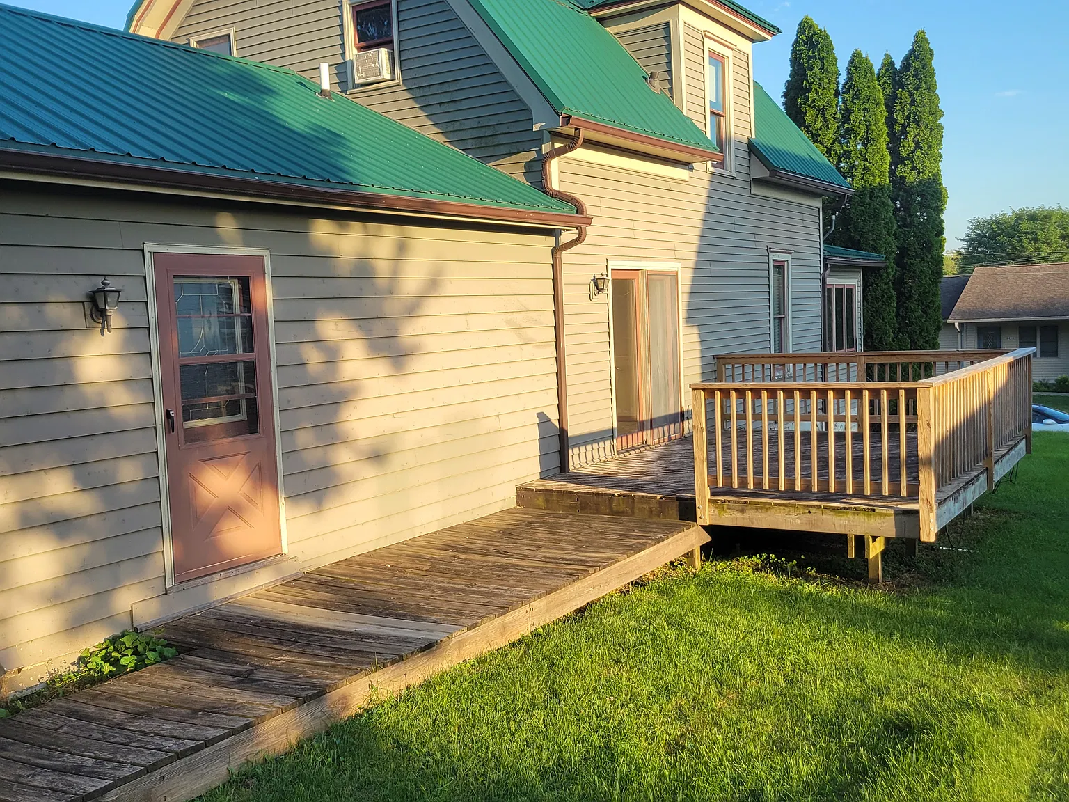 3 bed, 2100 sqft, $1,550 — Photo 2