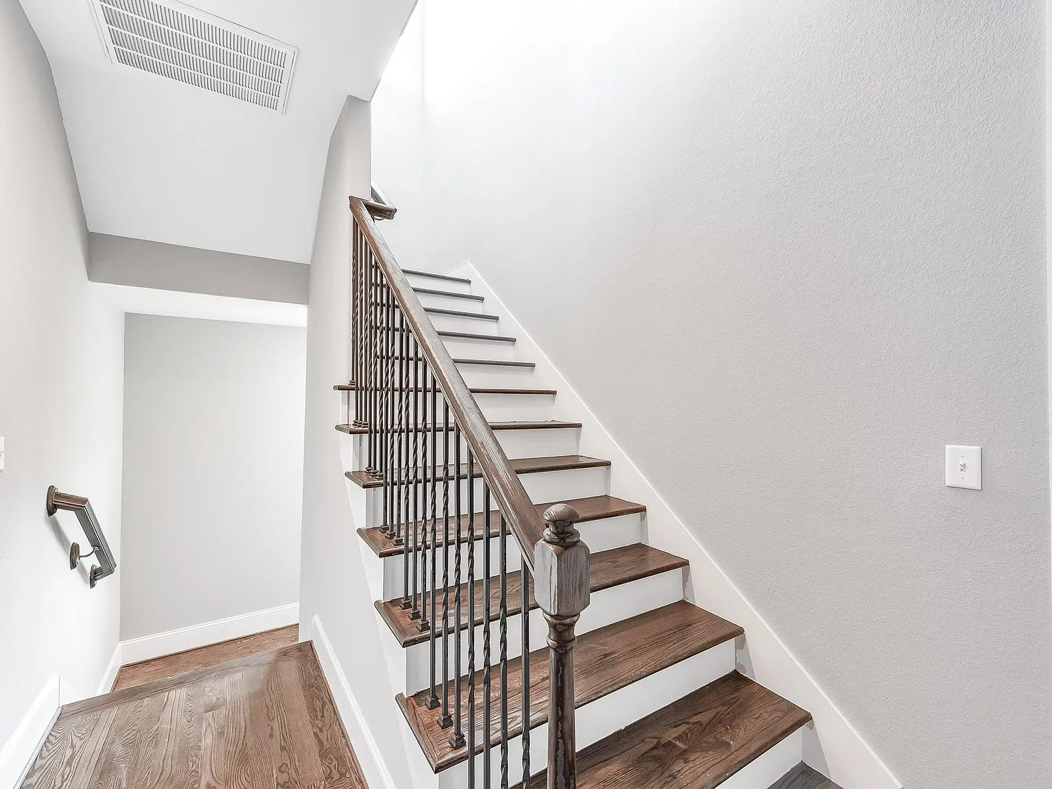 3 bed, 3.5 bath, 2358 sqft, $3,575 — Photo 3