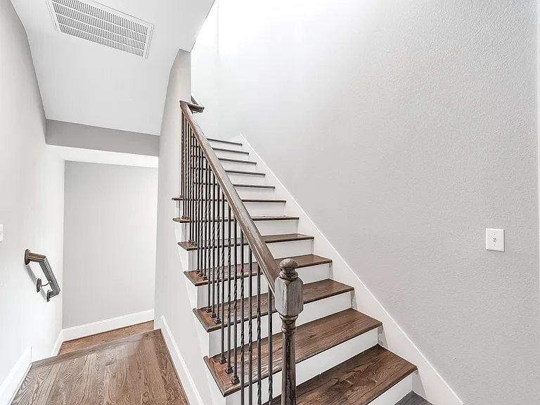 4609 Nett St #B — Photo 3