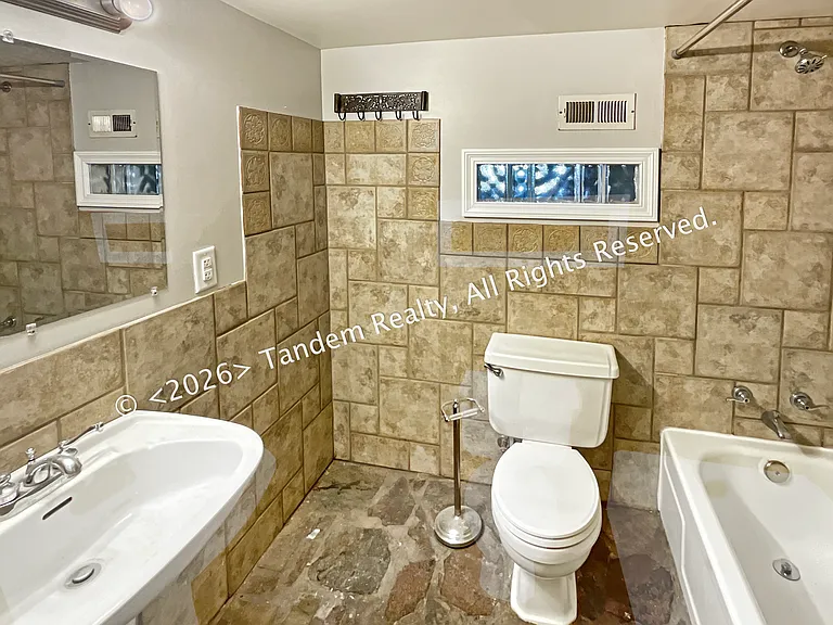 2228 Ashwood Ave #B — Photo 24