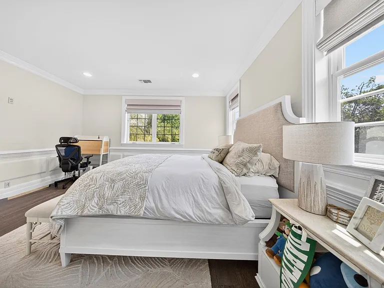 4533 Farmdale Ave — Photo 48