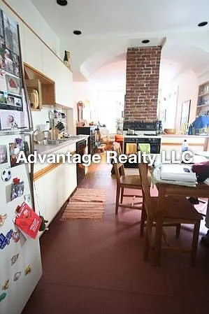 Rockwell St — Photo 1