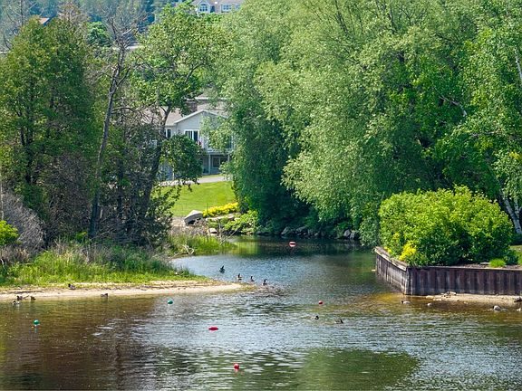 4th image of 4084 Main St