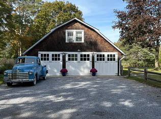 92 Ponquogue Ave, Hampton Bays, NY 11946