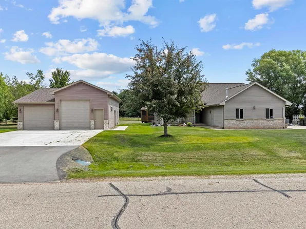 8084 Galaxy Dr, Neenah, WI 54956