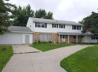 660 E Big Rock Rd, Waterloo, IA 50703