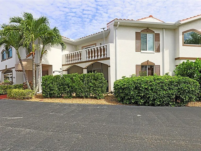 11921 Seabreeze Cove Ln #208 — Photo 1