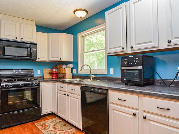 Kitchen - Main Level