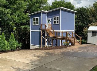 5 Asbury Pl, Candler, NC 28715