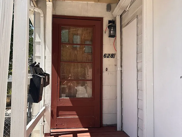 628 S University St — Photo 9