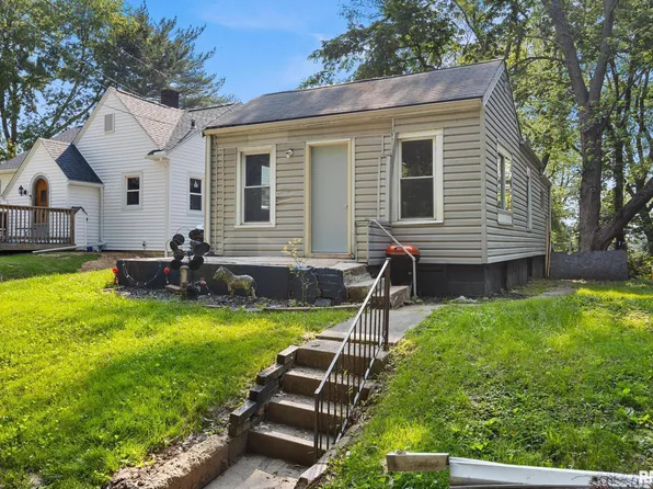 3620 NE Brevis St, Peoria, IL 61603