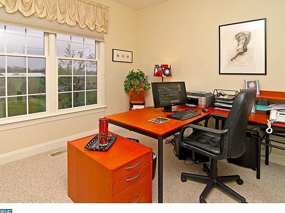 5th image of 112 Somers Dr