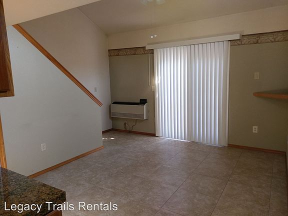 3rd image of 1021 S Juniper Dr APT C