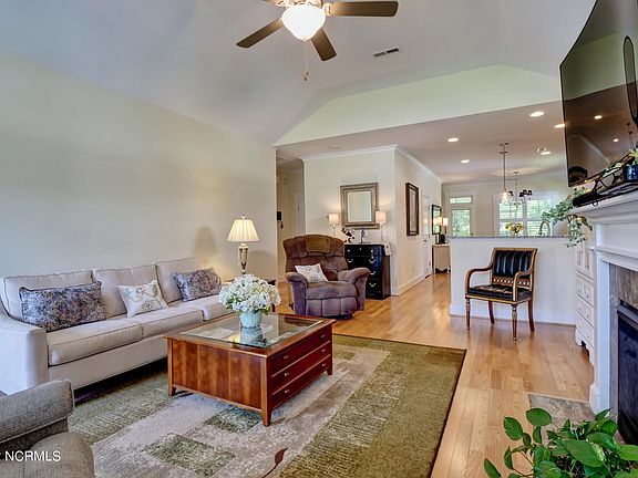5th image of 369 Southbend Ct NE
